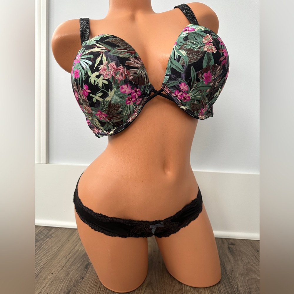 Victoria Secret brand new without tag push-up flower print swim top